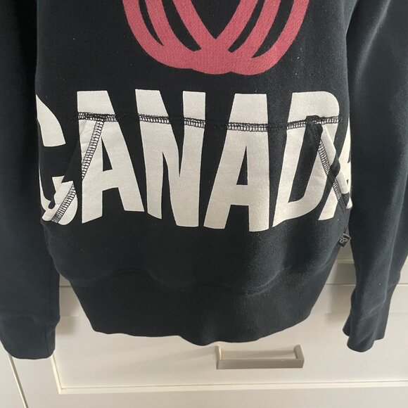 Aritzia TNA Cozy Fleece Cotton Poly Blend Hoodie Kanga Pocket Blk Red Wht Sz M - Picture 2 of 10